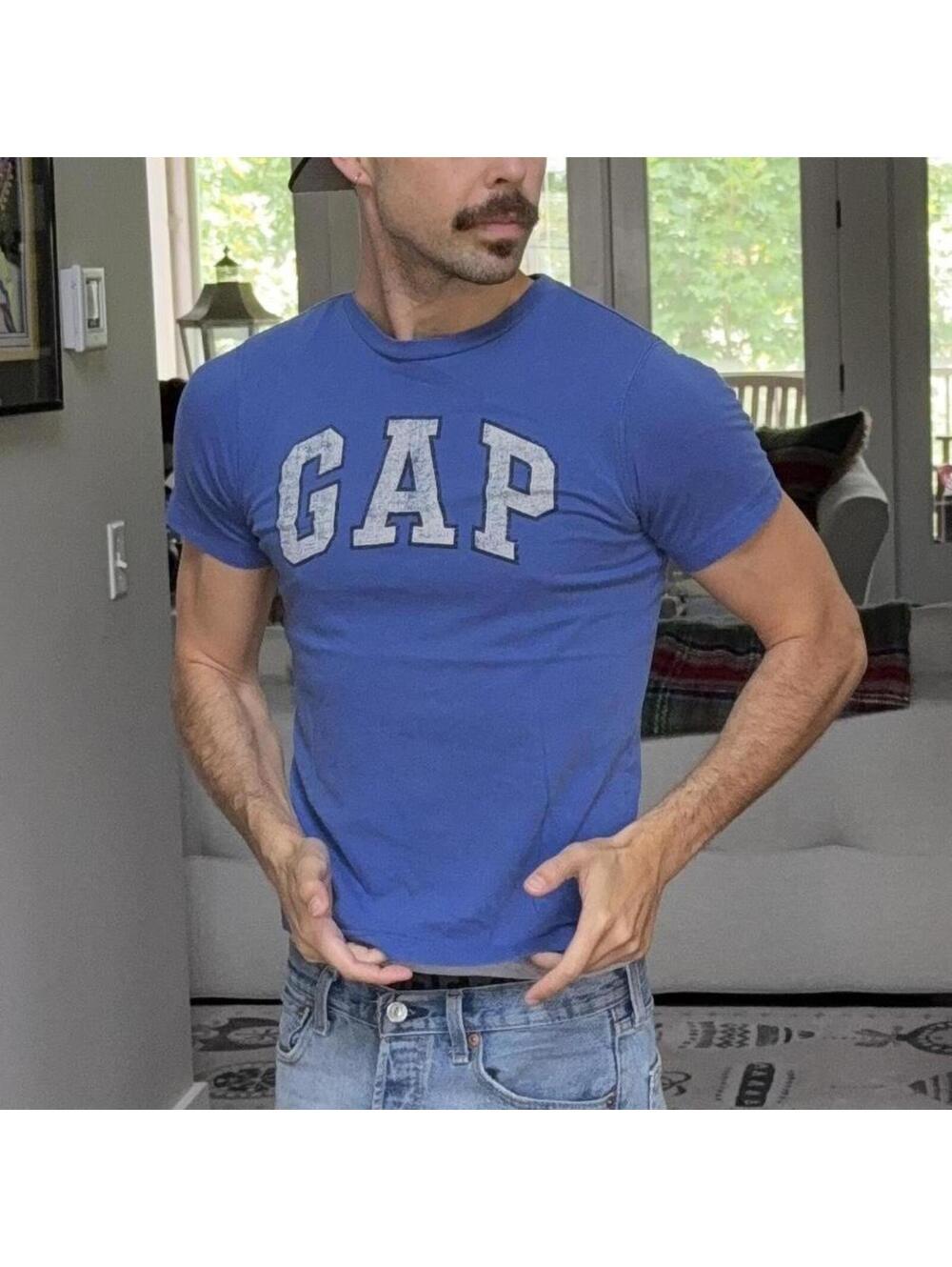 👕 Vintage GAP Logo Graphic Tee